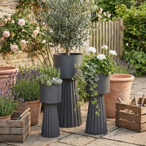 Stylish 3-Piece Metal Plant Set